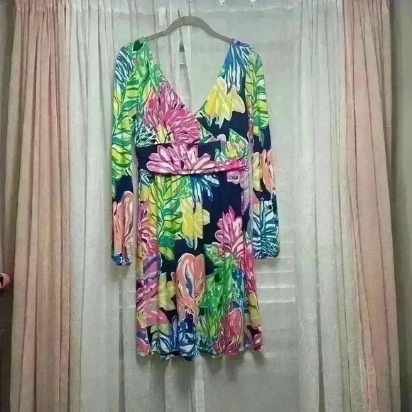 Lilly Pulitzer Fleur Dress Medium in Resort Navy Travelers Palm Item#B4 - Picture 3 of 7